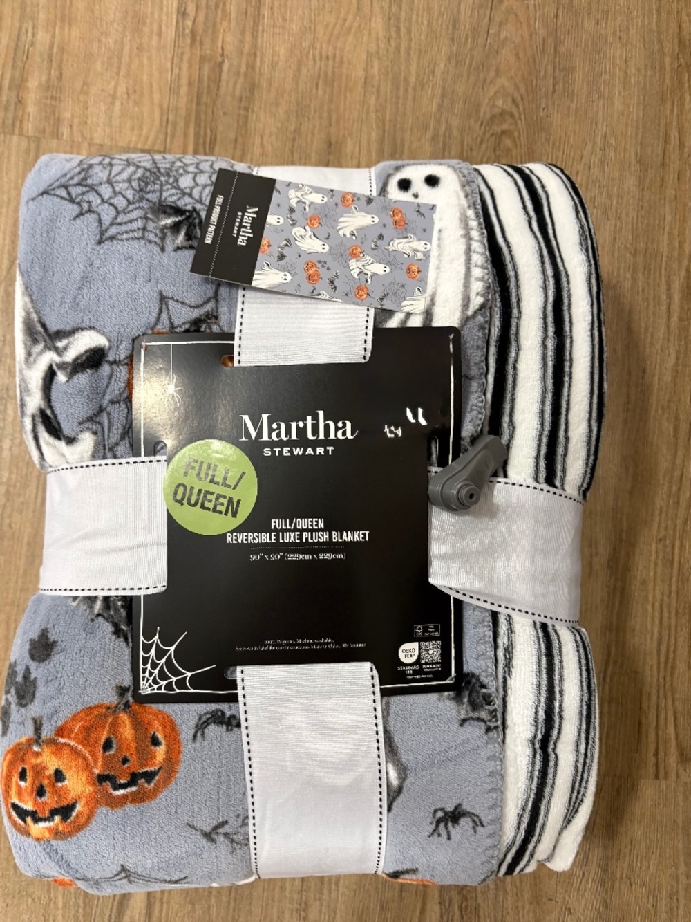 VIRAL BNWT FULL / QUEEN Martha Stewart Halloween blanket reversible